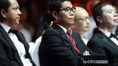 电竞赛事淘汰赛激战，争冠悬念待揭晓